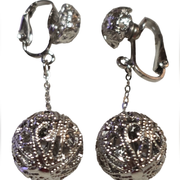 Vintage Metal Dangle Ball Clip-on Earrings 13 - Picture 2 of 2